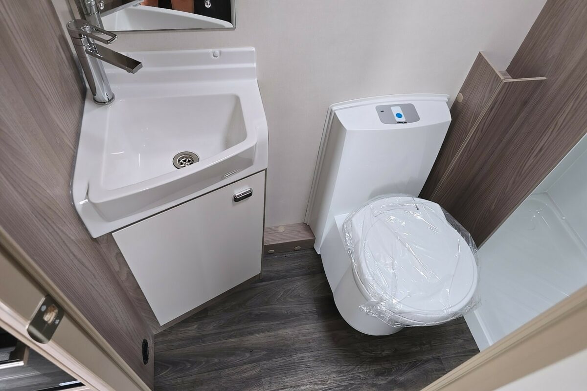 2026 SWIFT SPRITE ALPINE 4 DB WASHROOM