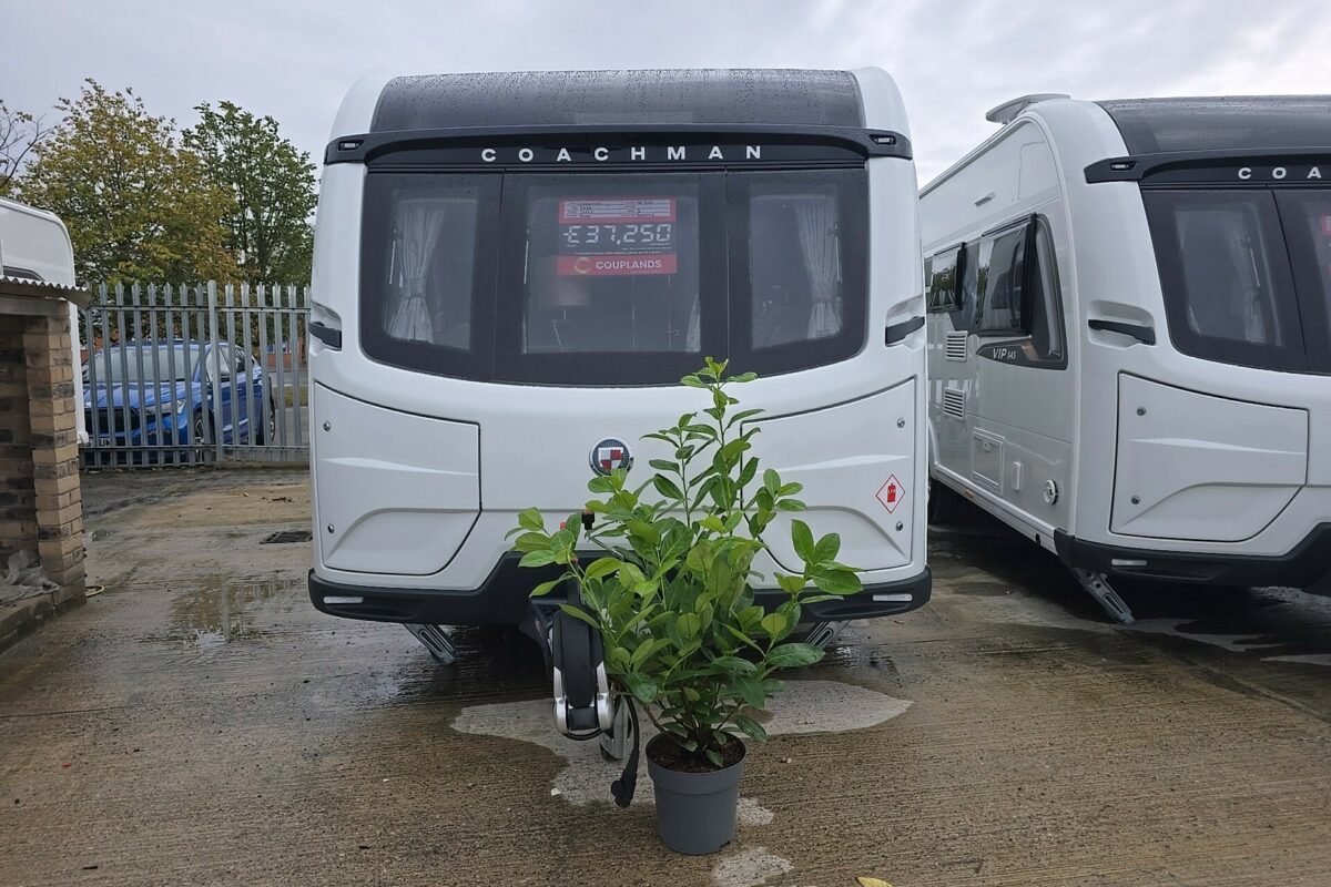 2026 COACHMAN VIP 520 FRONT
