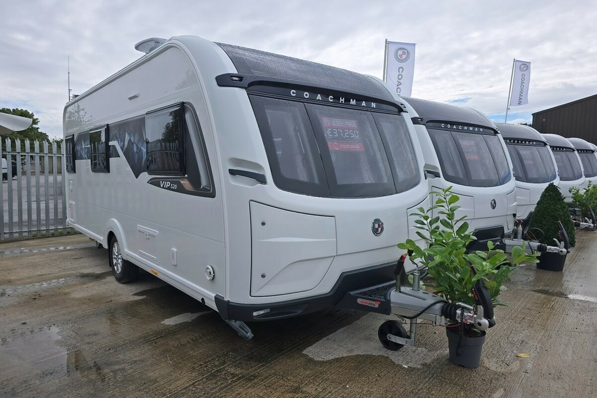 2026 COACHMAN VIP 520 FRONT O/S