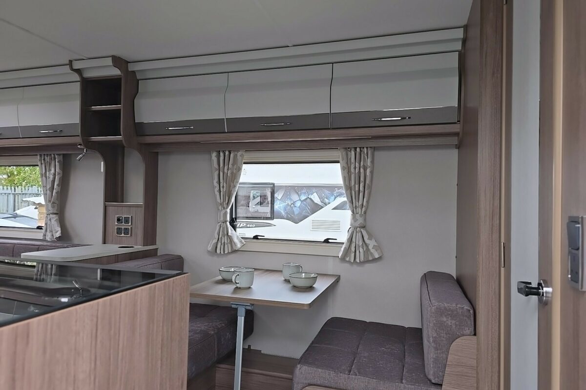 2026 COACHMAN VIP 520 ENTRANCE