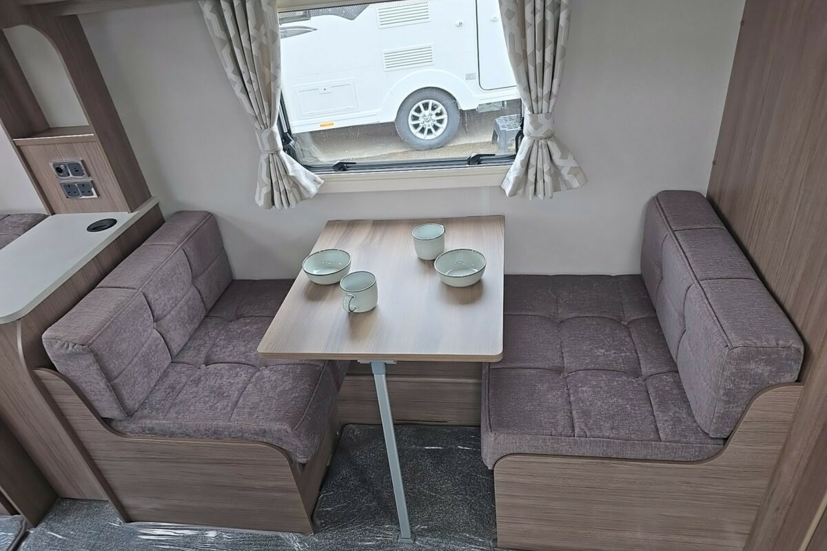 2026 COACHMAN VIP 520 DINING AREA