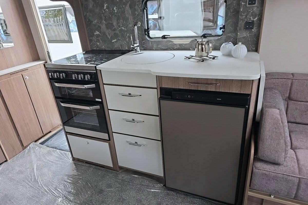 2026 COACHMAN VIP 520 KITCHEN