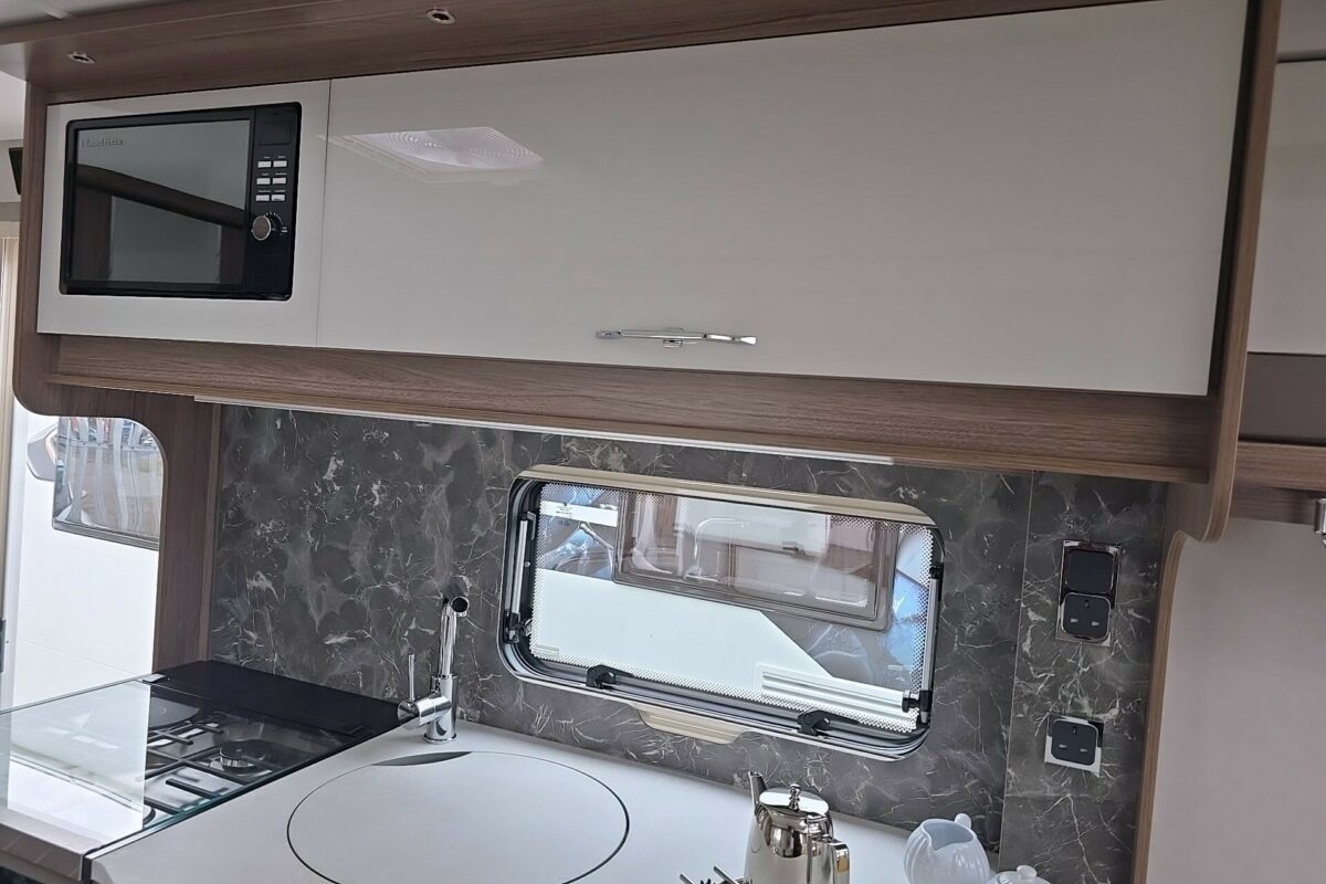 2026 COACHMAN VIP 520 KITCHEN