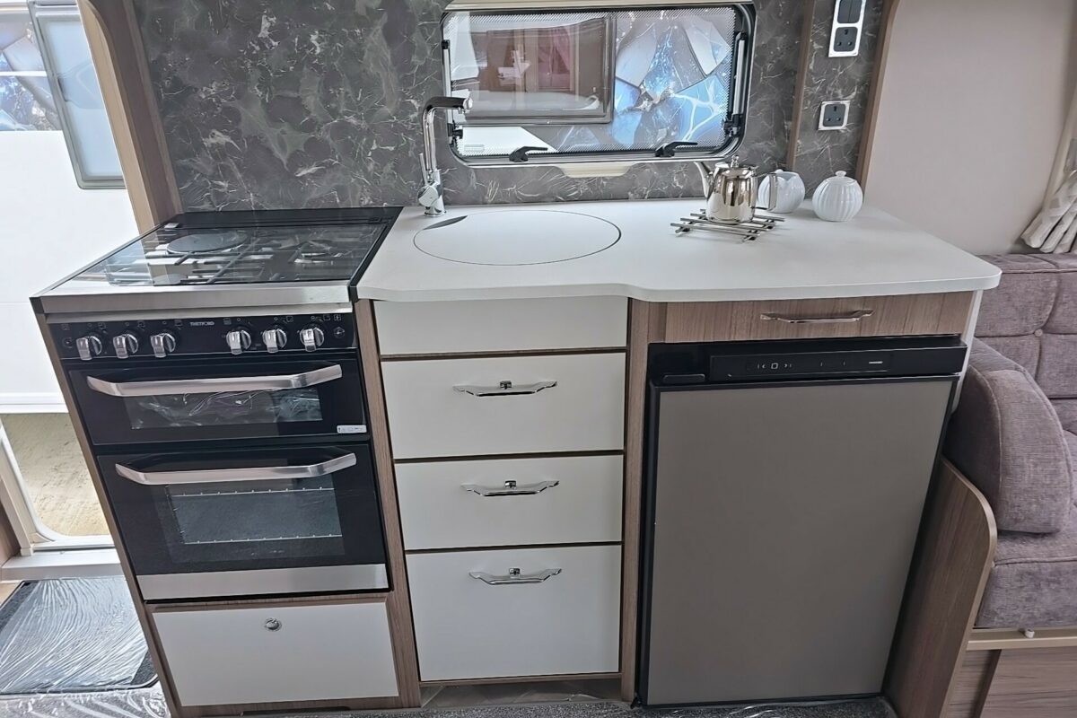 2026 COACHMAN VIP 520 KITCHEN