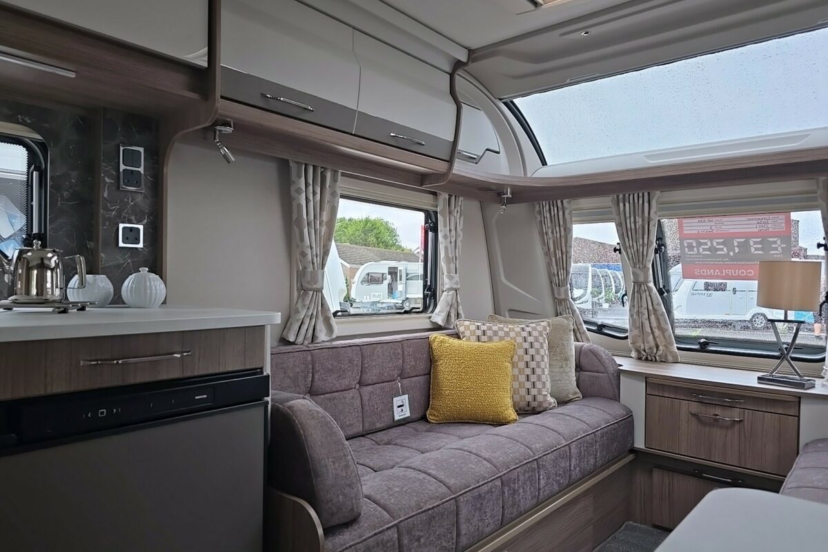 2026 COACHMAN VIP 520 VIEW