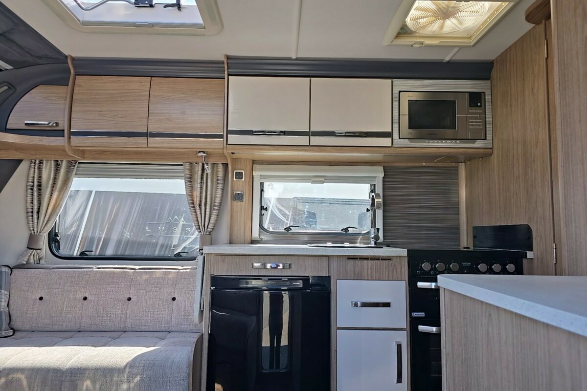 2017 COACHMAN VIP 545 ENTRANCE