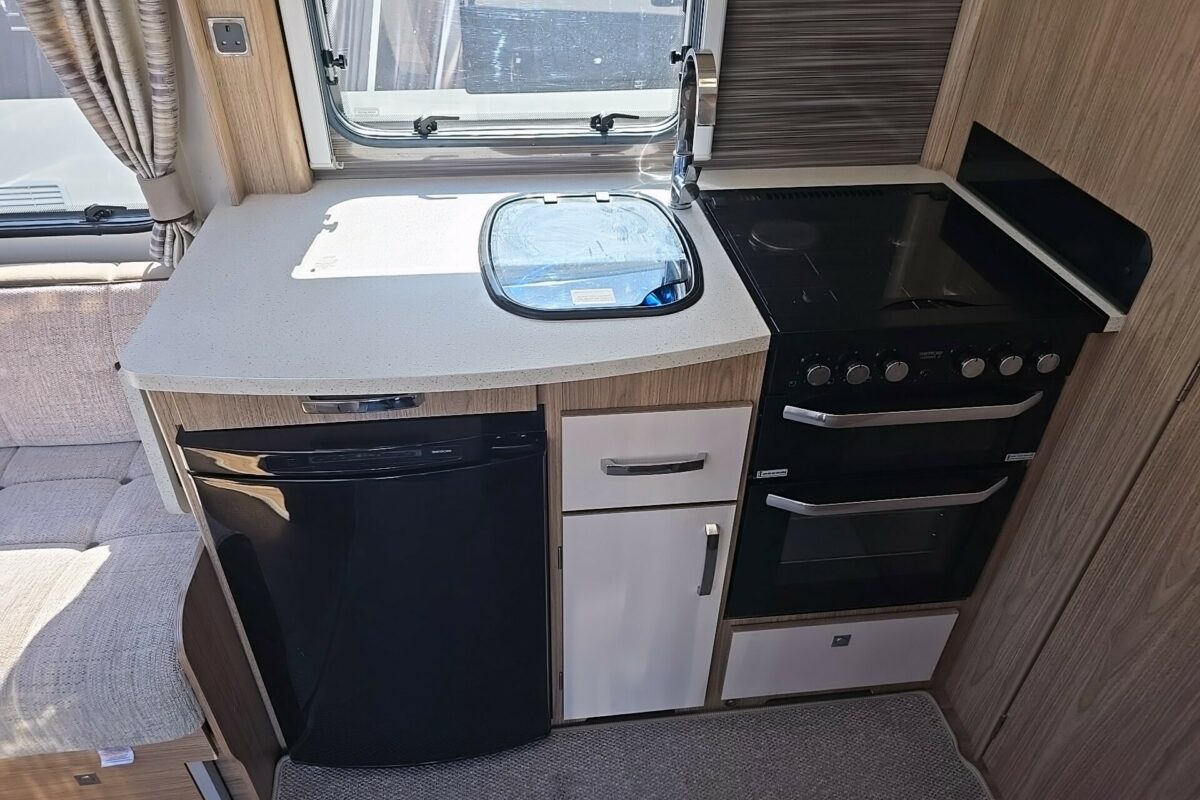 2017 COACHMAN VIP 545 KITCHEN