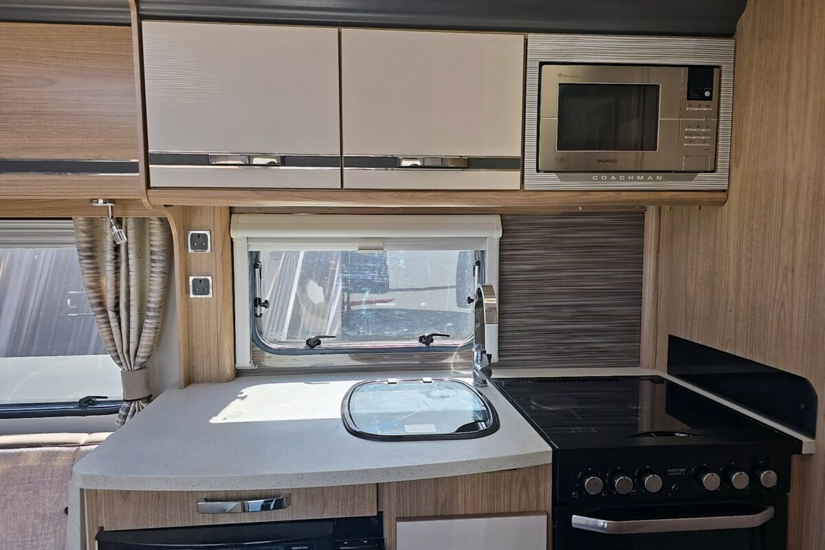 2017 COACHMAN VIP 545 KITCHEN