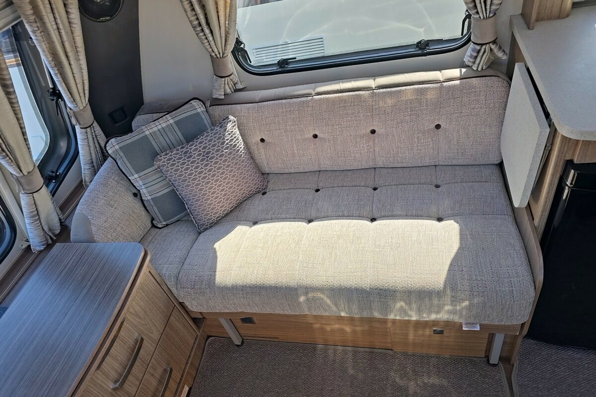 2017 COACHMAN VIP 545 SEAT
