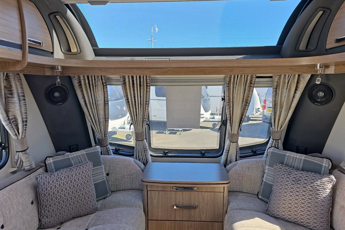 2017 COACHMAN VIP 545 LOUNGE VIEW