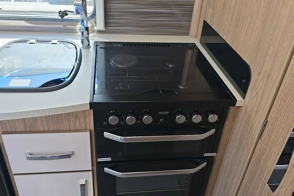 2017 COACHMAN VIP 545 OVEN