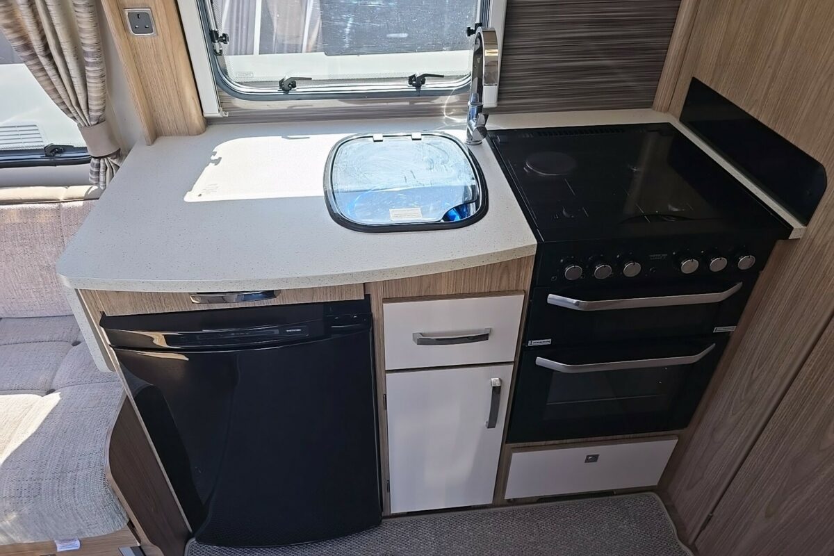 2017 COACHMAN VIP 545 KITCHEN