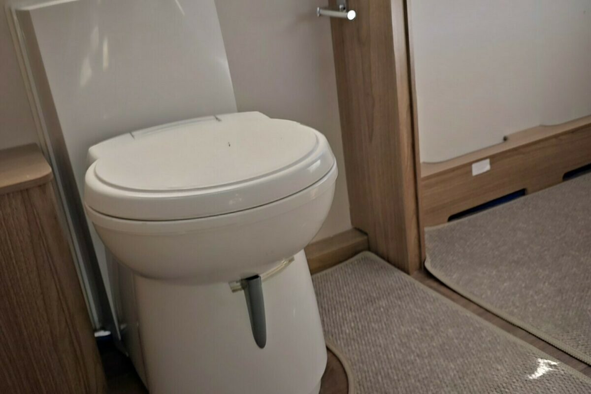 2017 COACHMAN VIP 545 W/C