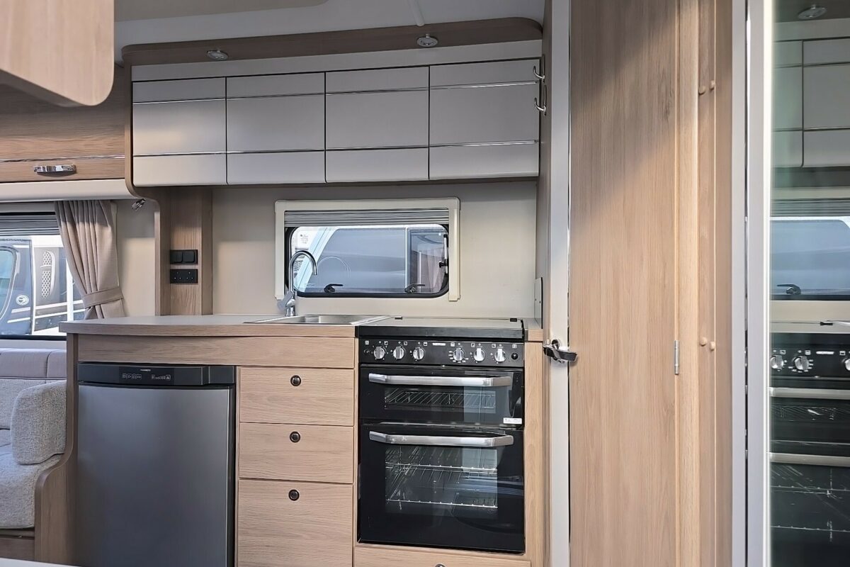 2020 COMPASS CAPIRO 520 ENTRANCE