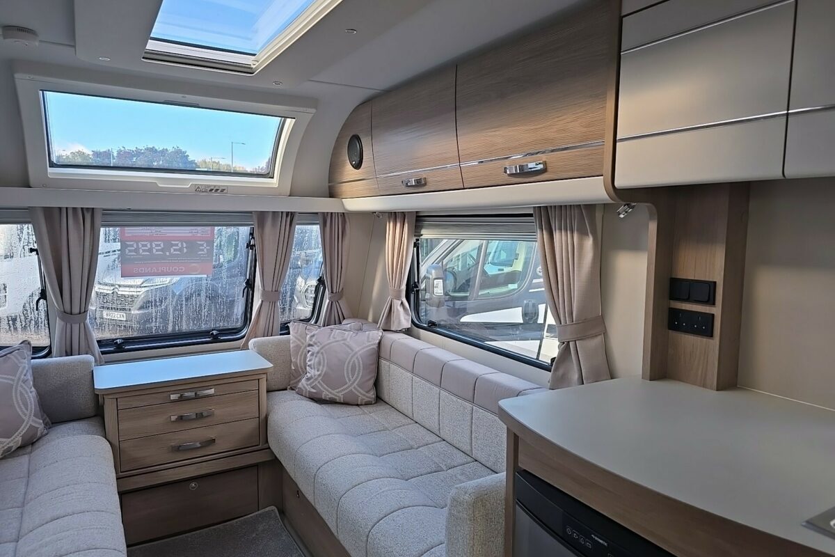 2020 COMPASS CAPIRO 520 VIEW