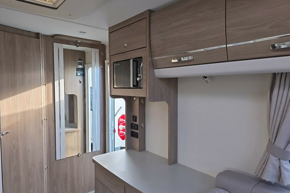 2020 COMPASS CAPIRO 520 MICROWAVE