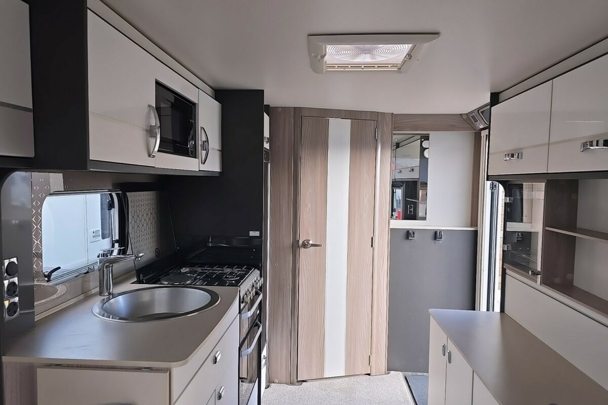 2023 SWIFT CONQUEROR 480