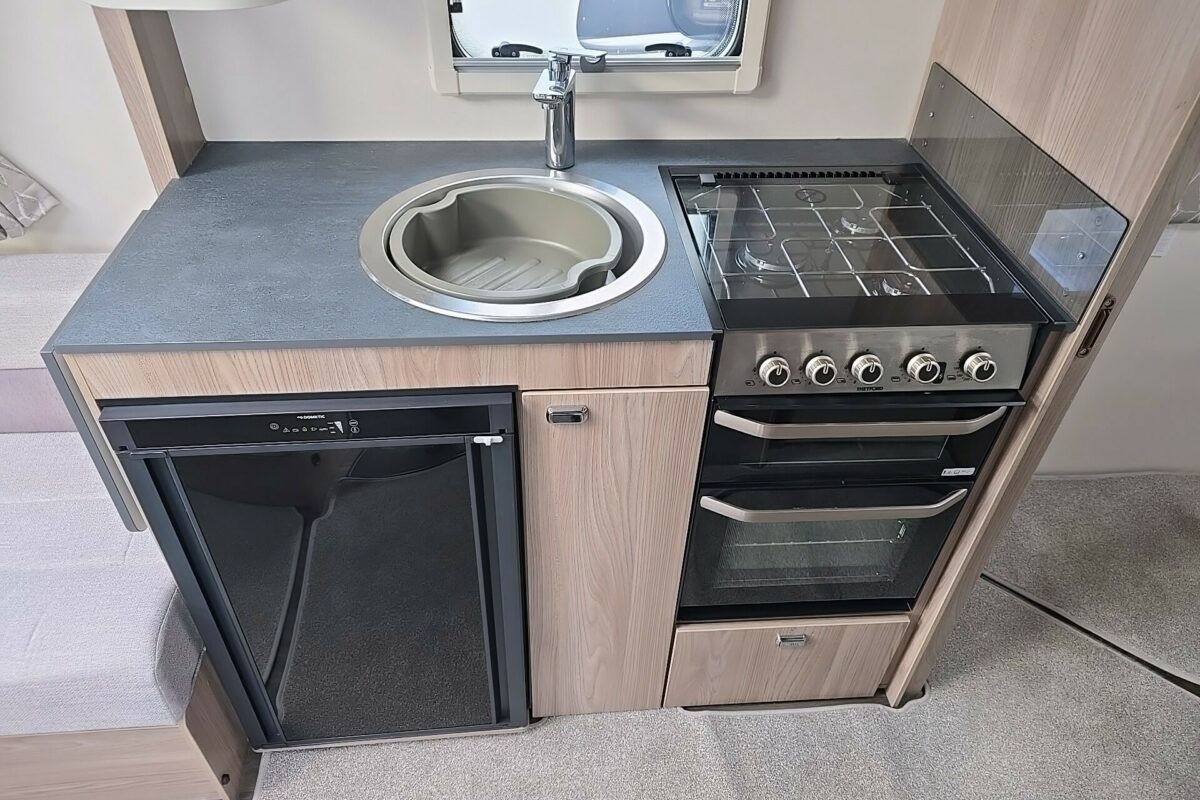 2023 SWIFT VOGUE 580 4 BERTH CARAVAN