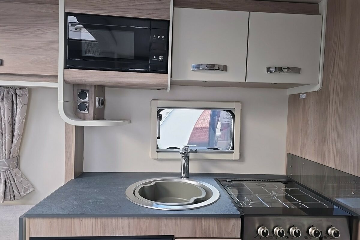 2023 SWIFT VOGUE 580 4 BERTH CARAVAN