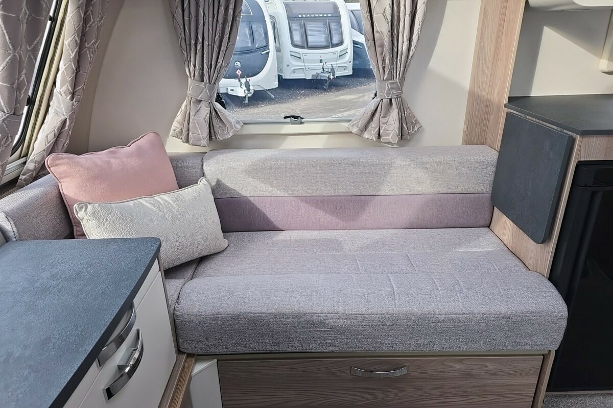 2023 SWIFT VOGUE 580 4 BERTH CARAVAN