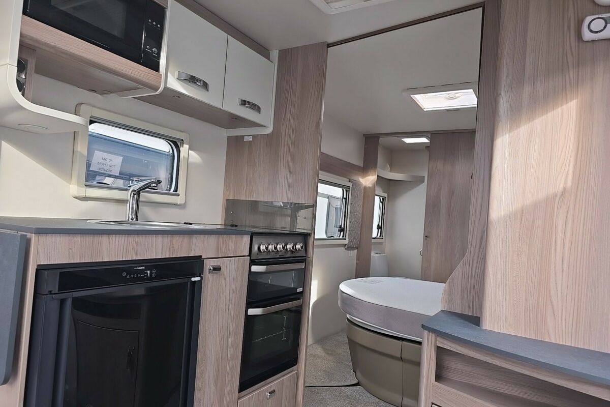 2023 SWIFT VOGUE 580 4 BERTH CARAVAN