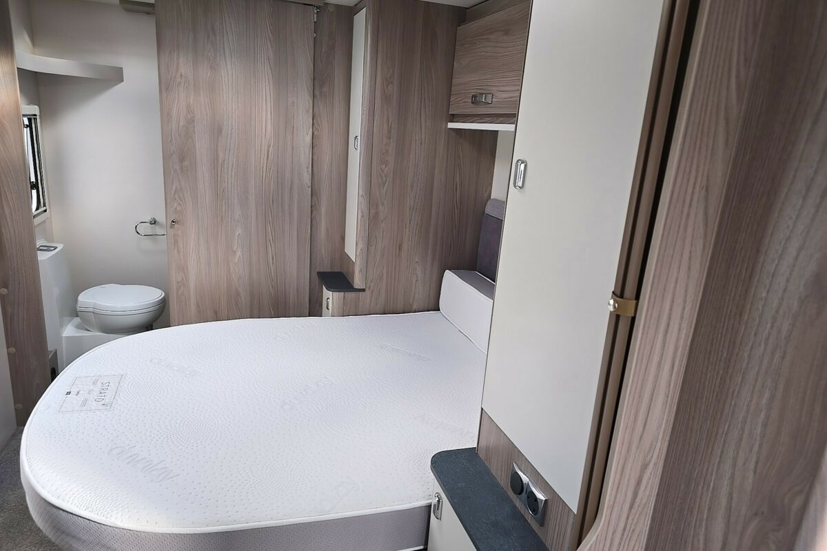 2023 SWIFT VOGUE 580 4 BERTH CARAVAN