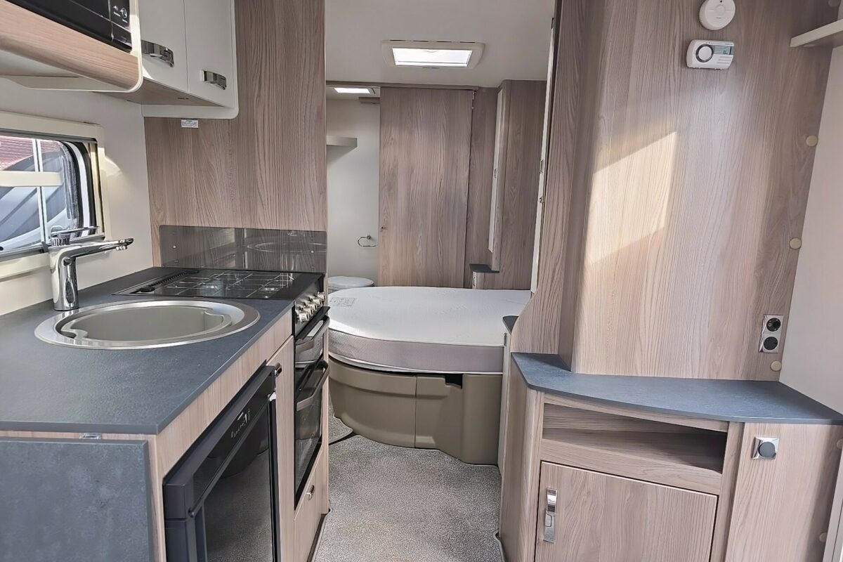 2023 SWIFT VOGUE 580 4 BERTH CARAVAN