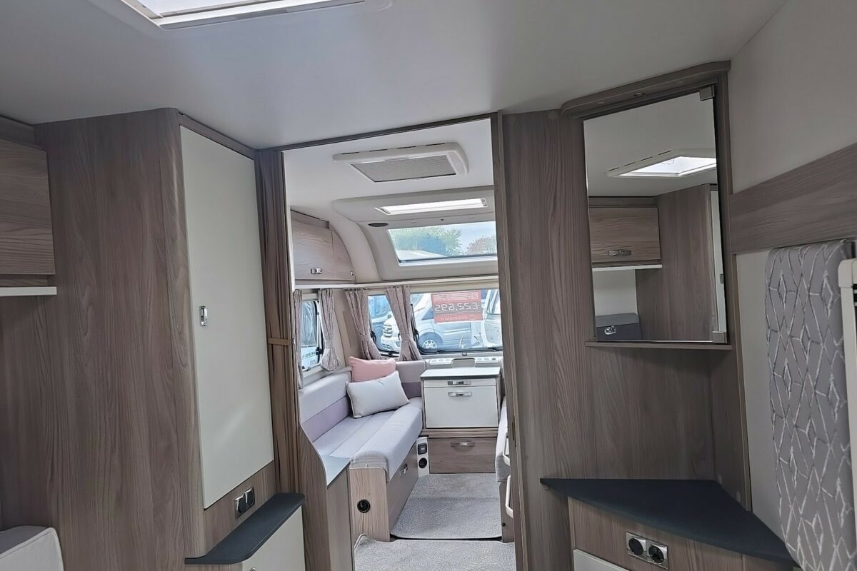 2023 SWIFT VOGUE 580 4 BERTH CARAVAN