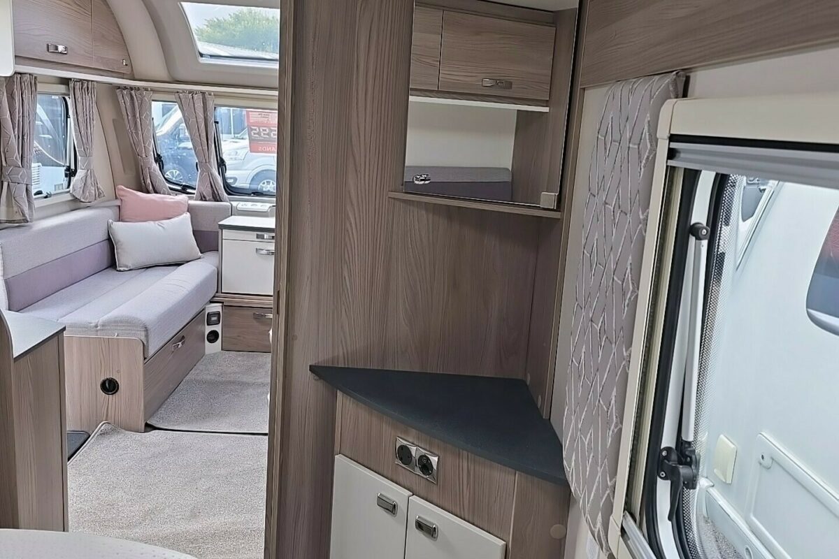 2023 SWIFT VOGUE 580 4 BERTH CARAVAN