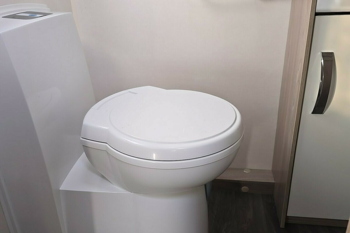 2023 SWIFT VOGUE 580 4 BERTH CARAVAN