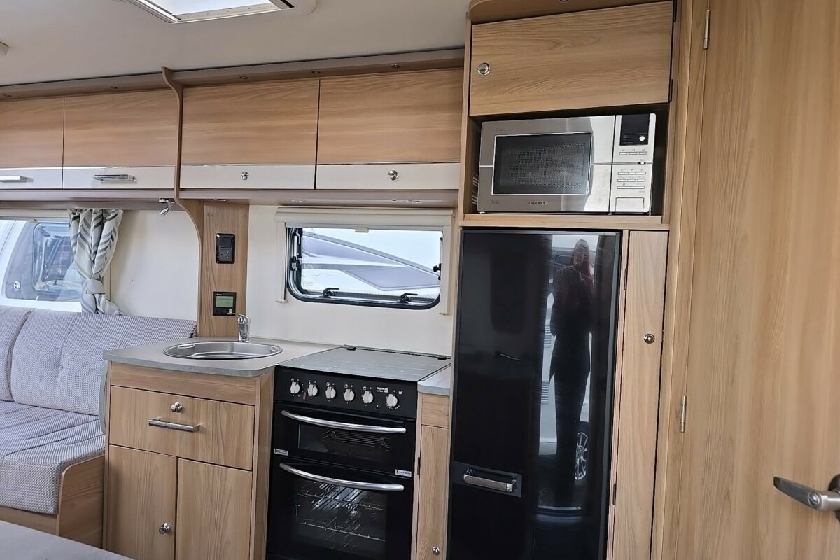 2018 BAILEY PEGASUS GENOA GT70 2 BERTH CARAVAN