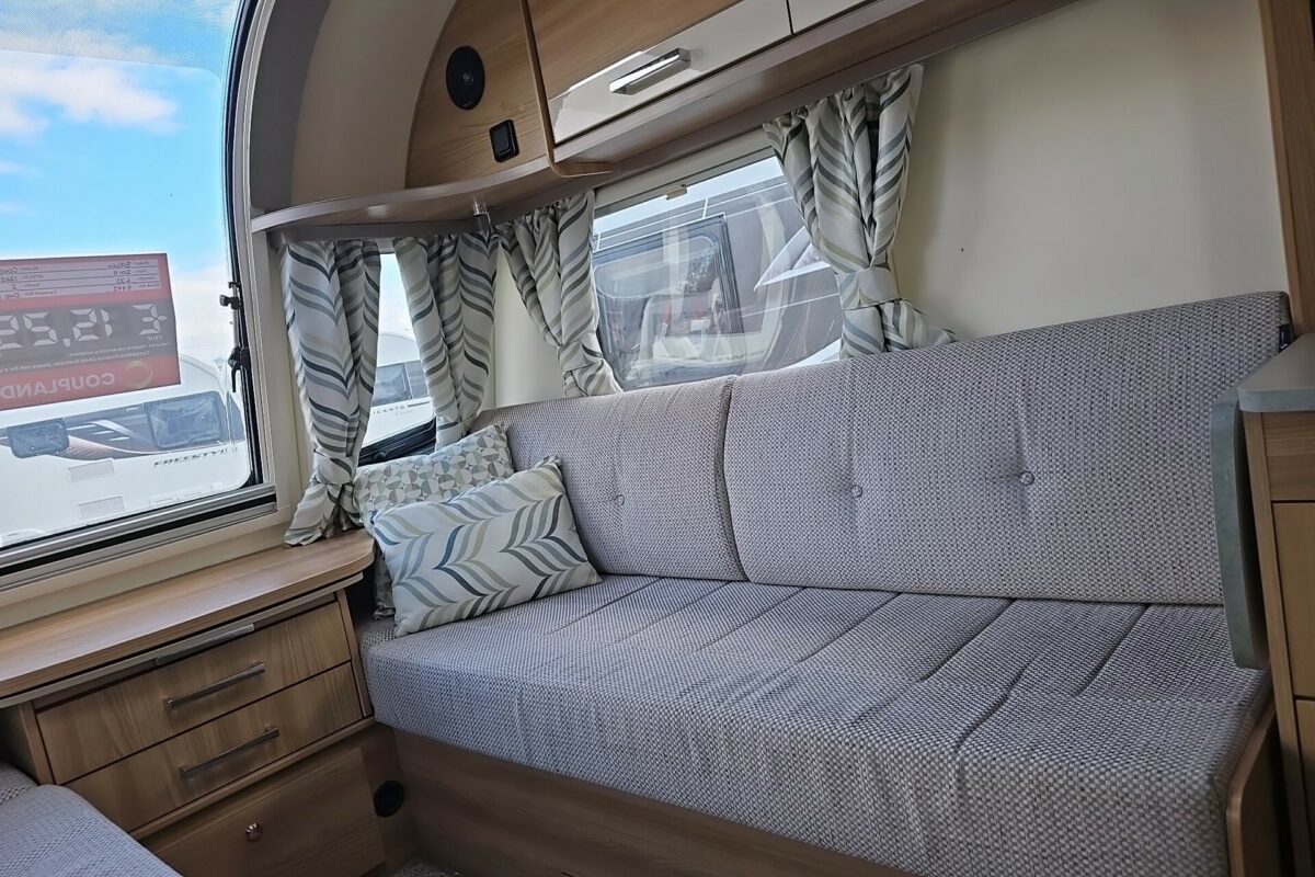 2018 BAILEY PEGASUS GENOA GT70 2 BERTH CARAVAN
