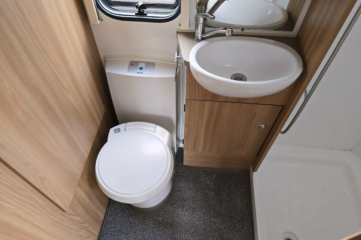 2018 BAILEY PEGASUS GENOA GT70 2 BERTH CARAVAN