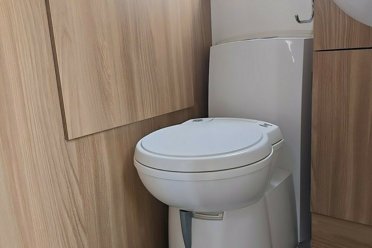 2018 BAILEY PEGASUS GENOA GT70 2 BERTH CARAVAN