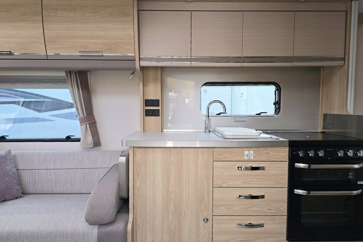 2020 ELDDIS CRUSADER STORM ENTRANCE