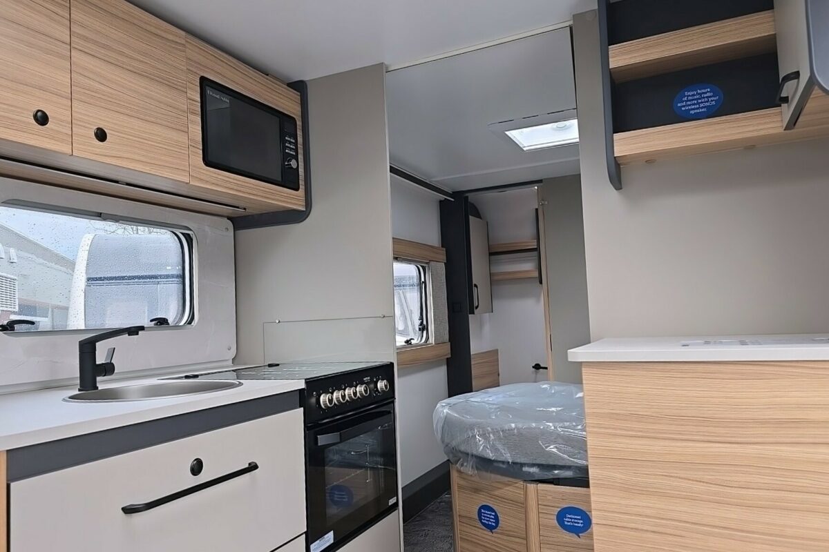 2026 BAILEY PHOENIX BLACK EDITION 644