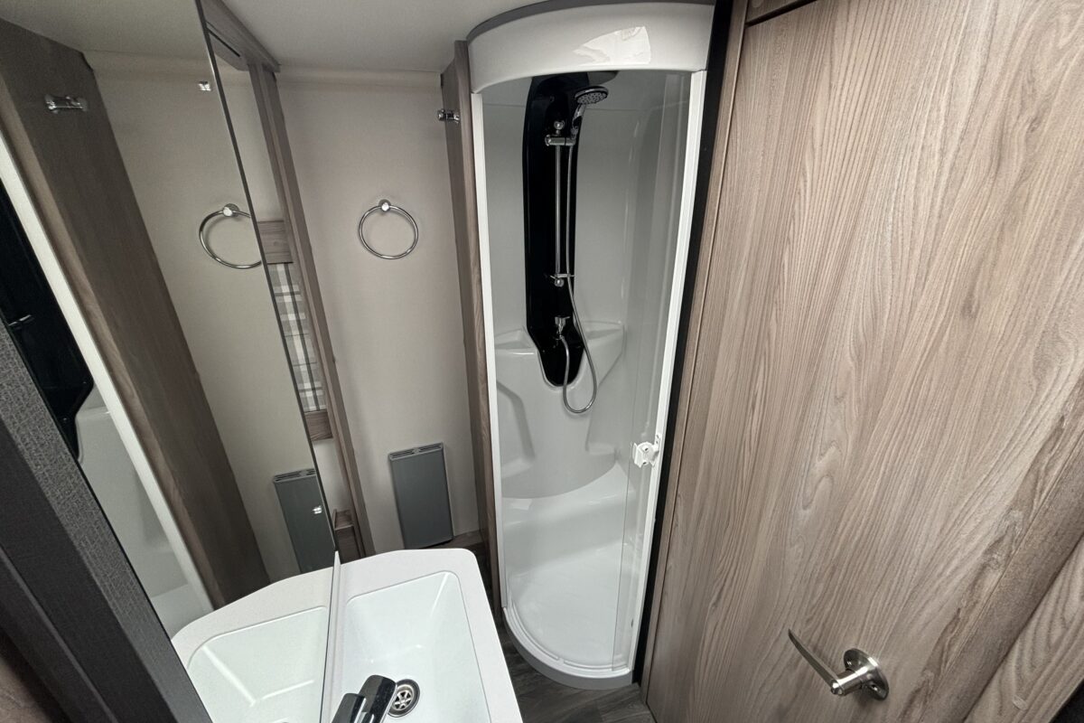 SWIFT CHALLENGER SE 560 2023 SHOWER