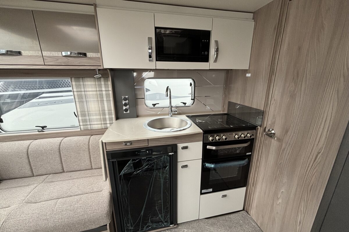 SWIFT CHALLENGER 560 SE 2024 KITCHEN