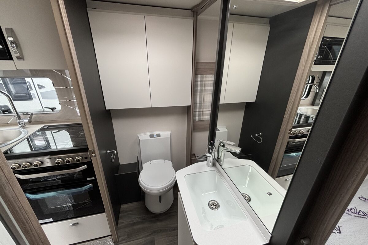 SWIFT CHALLENGER 560 SE 2024 WASHROOM