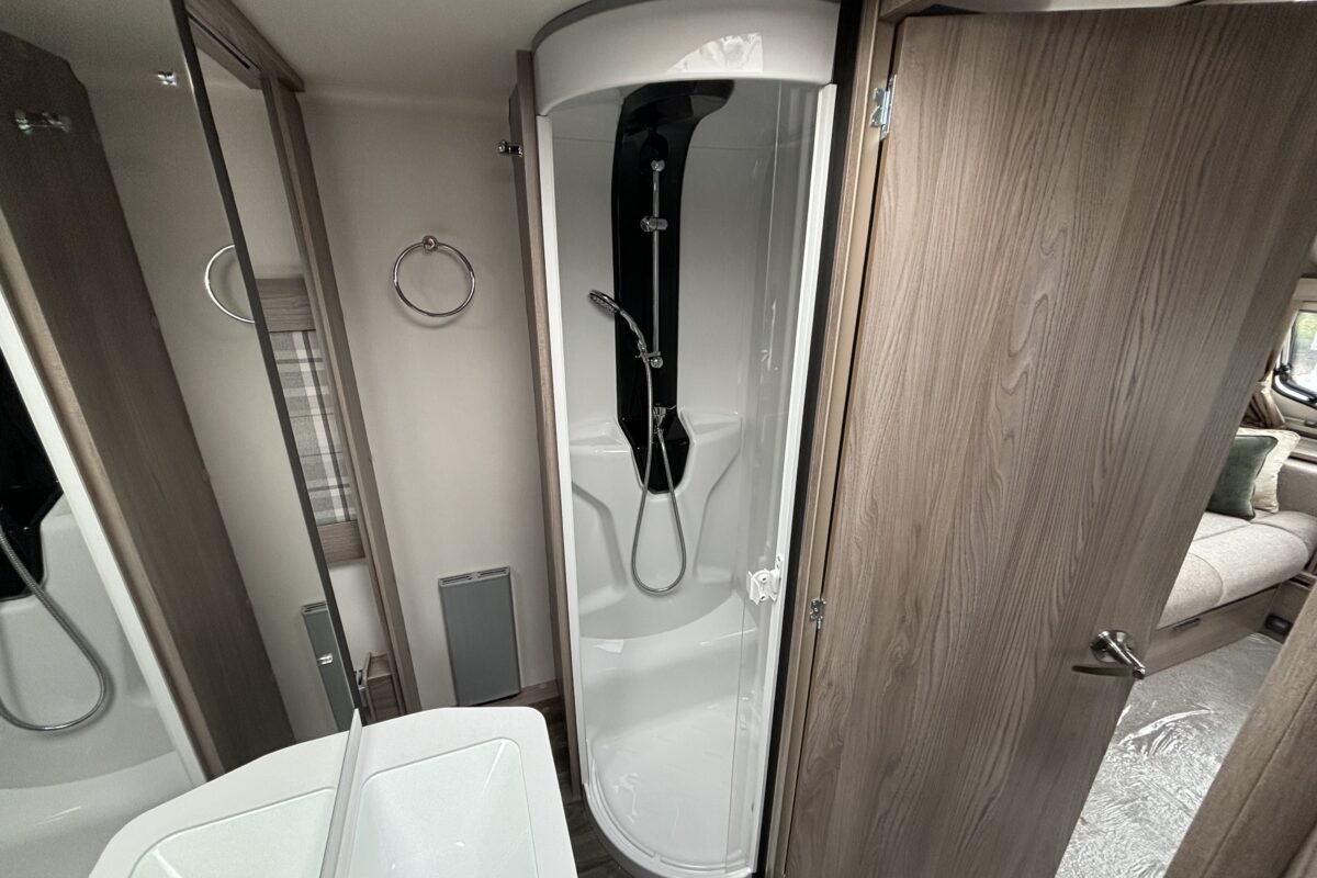 SWIFT CHALLENGER 560 SE 2024 SHOWER