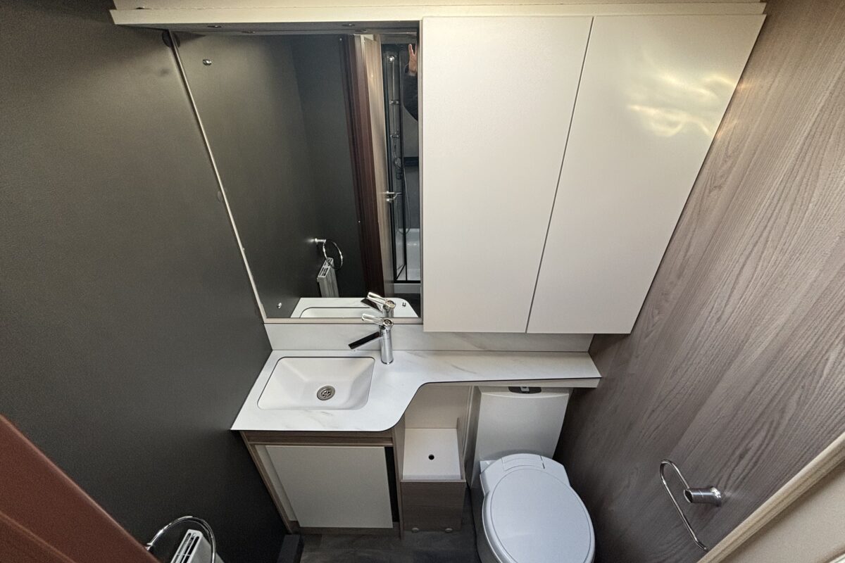 SWIFT CHALLENGER GRANDE 670 2025 WASHROOM