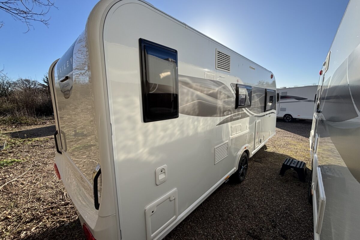 BAILEY UNICORN DELUXE MADRID 2025