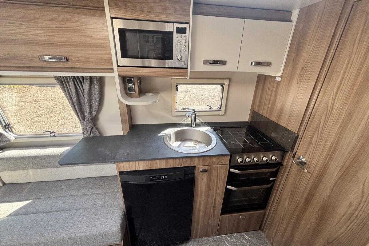 Swift Finesse 560 2021