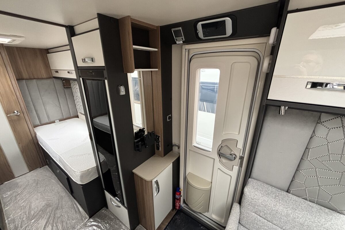Swift Conqueror 565 2022