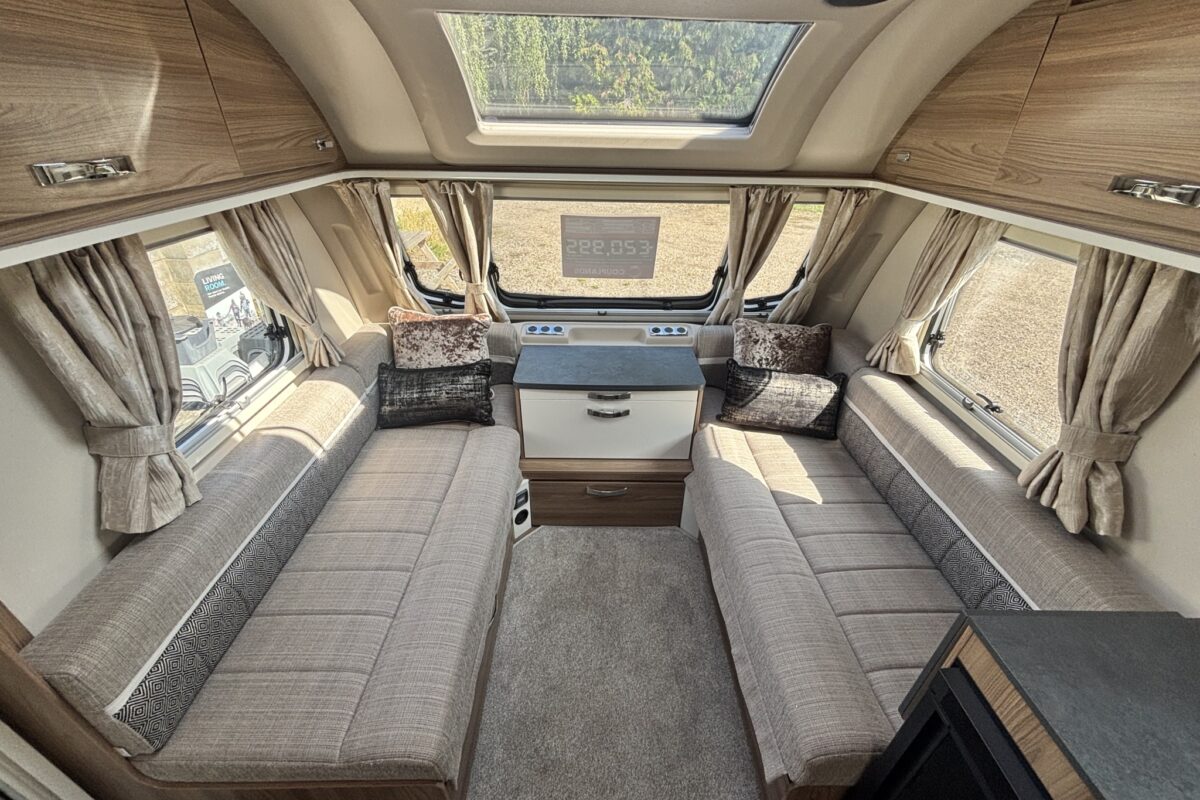 Swift Aventura SM4SB 2022