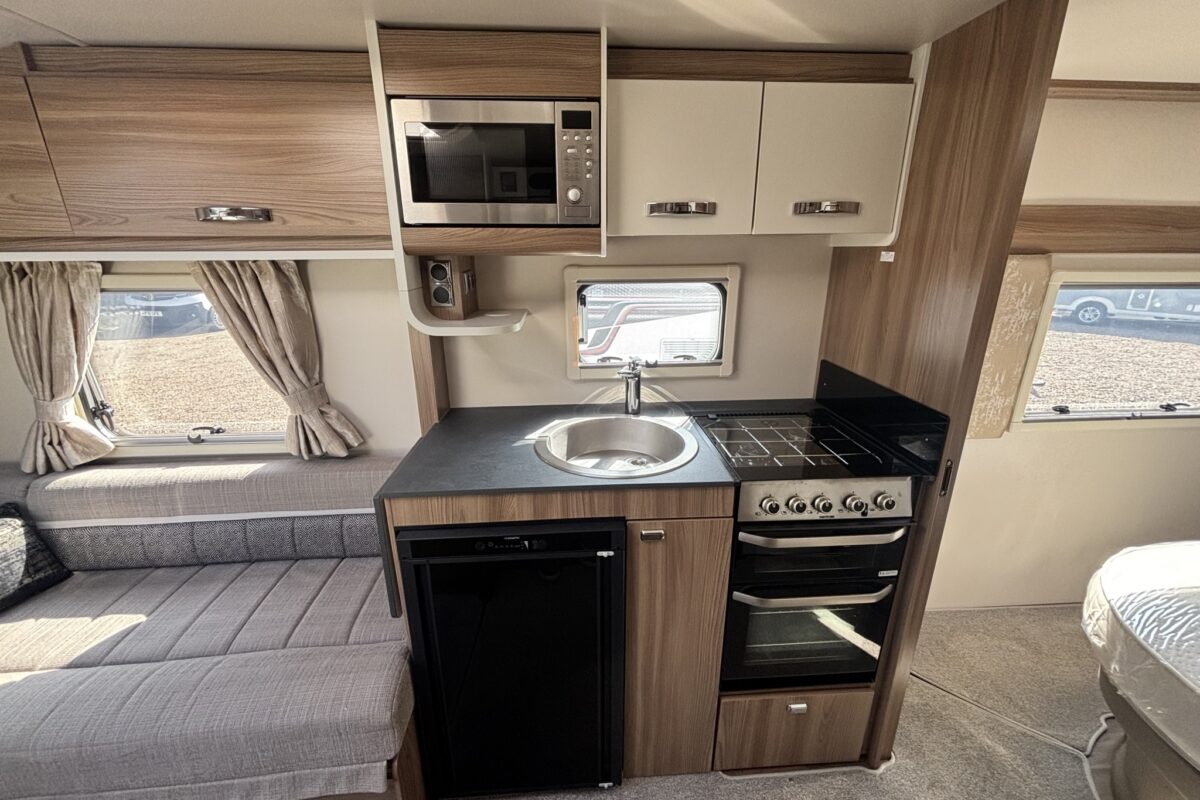 Swift Aventura SM4SB 2022