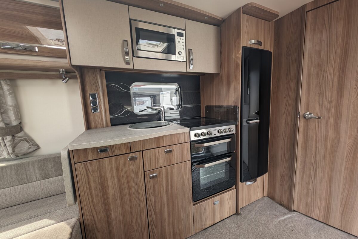 SWIFT CHALLENGER 480 2018 KITCHEN