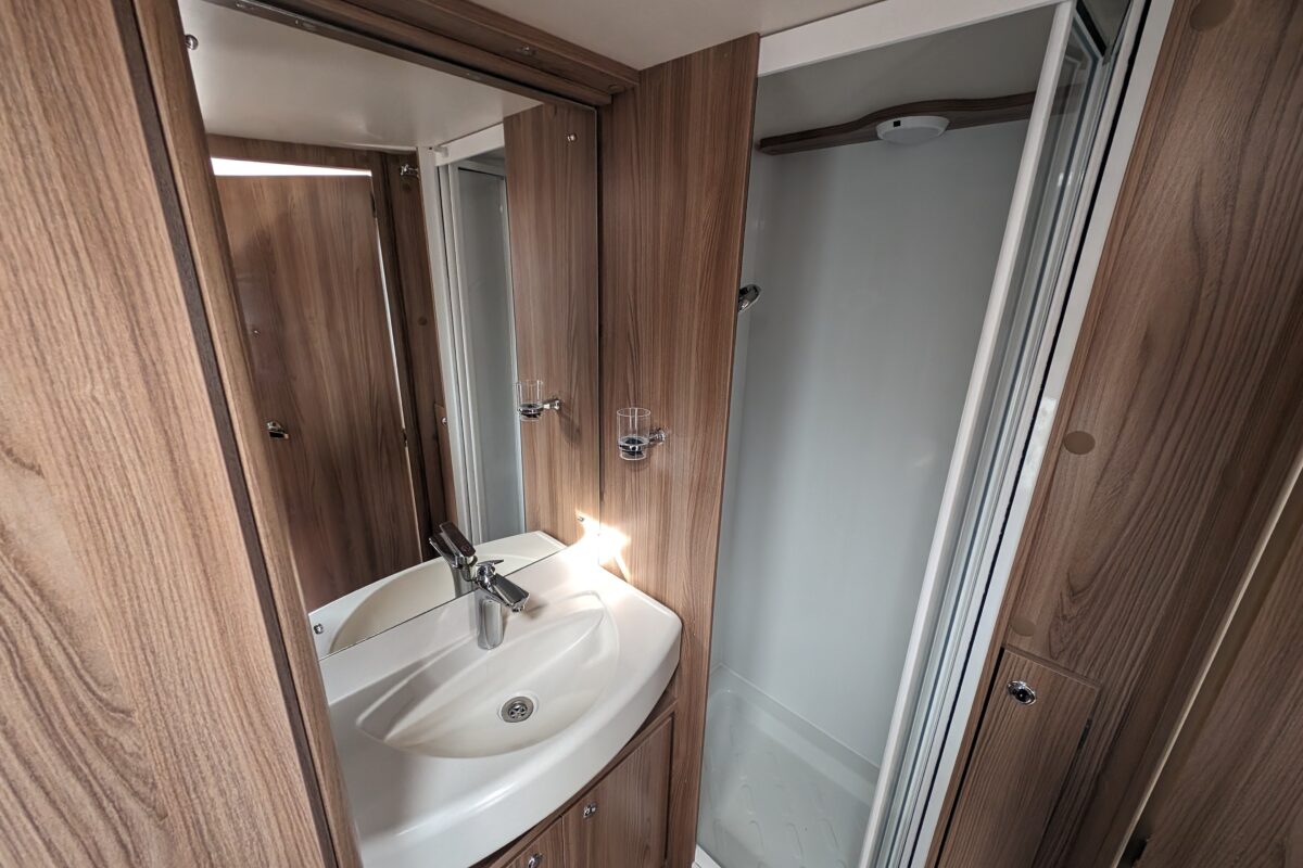 SWIFT CHALLENGER 480 2018 WASHROOM 1