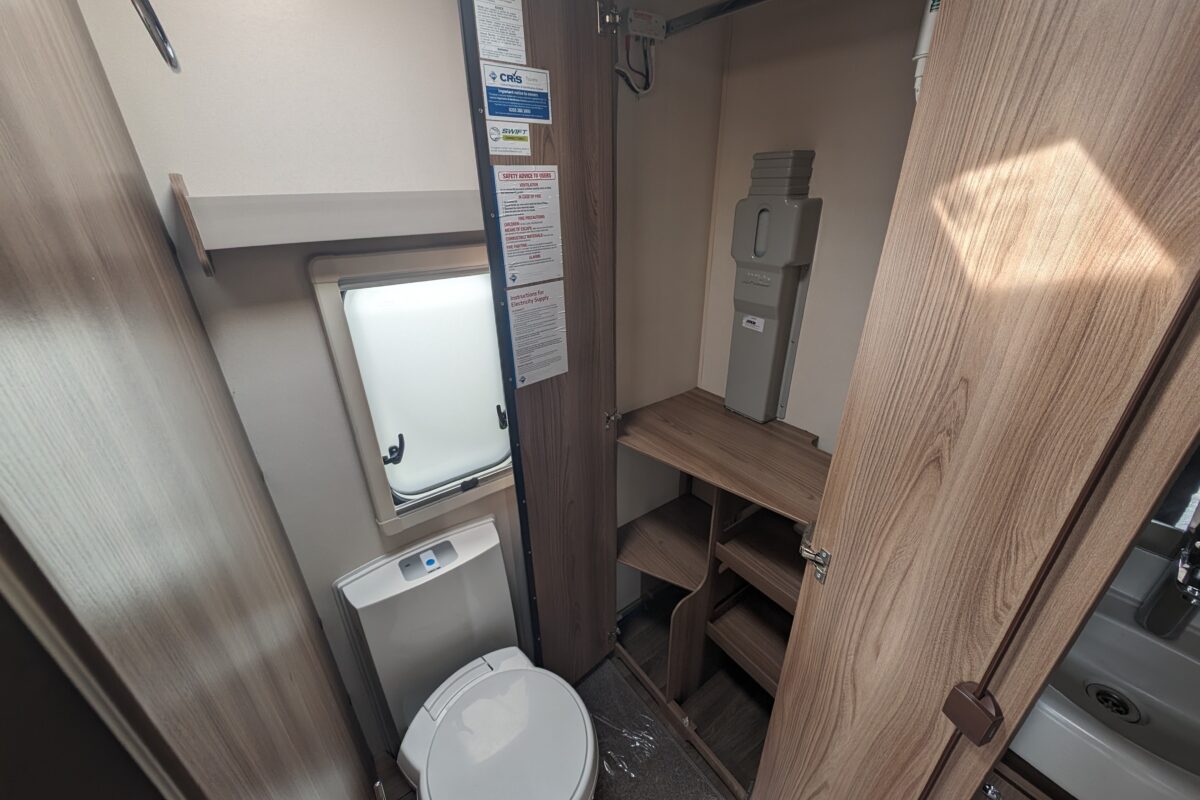 SWIFT CHALLENGER 480 2018 WASHROOM 2