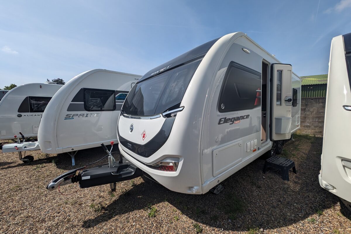 SWIFT ELEGANCE GRANDE 860 2024 FRONT NEARSIDE VIEW